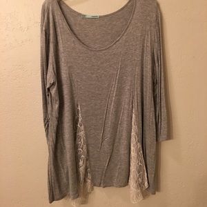 Maurice’s grey quarter length sleeve shirt
